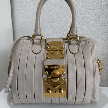 Miu Miu Matelasse Handtasche Beige Gold