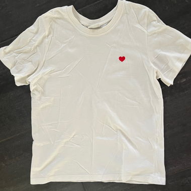 T-shirt blanc avec cœur