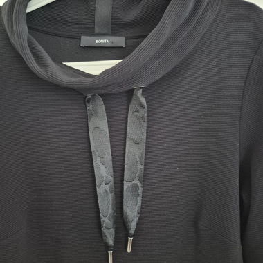Schwarzes Hoodie-Kleid