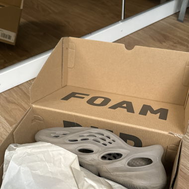 Yeezy foam 