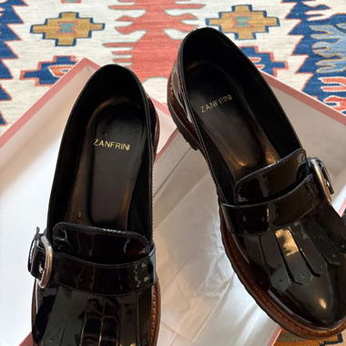Mocassini neri, Made in Italy