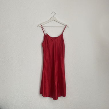 Abito in raso rosso