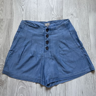 Feiner blauer Short