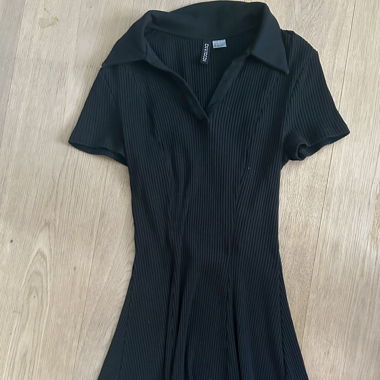 Black mini dress with a collar 