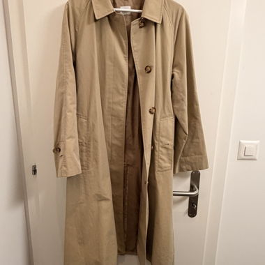 Beige Burberry Trenchcoat
