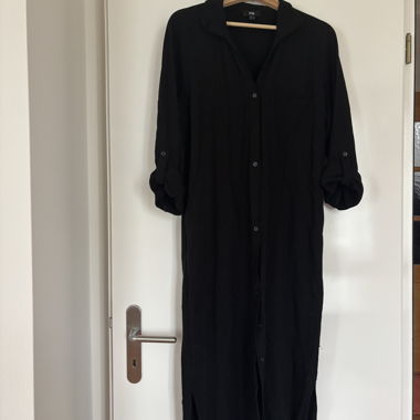 Schwarzes Hemdkleid 