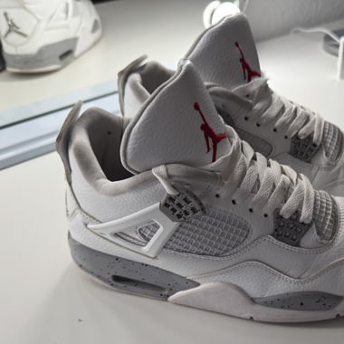 Air Jordan 4 White Oreo – Größe 42