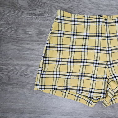 Gelbe shorts