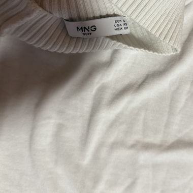 Weisser Rollkragenpullover