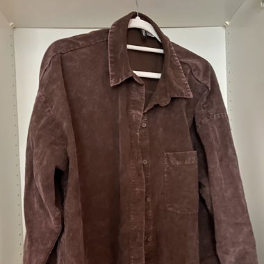 Chemise brune avec reflet violet rose 