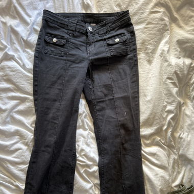 Flared low waist jeans