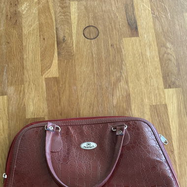 VINTAGE RED LEATHER HANDBAG