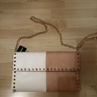 Bella clutch