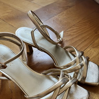 Strap sandal with short heel - size 38