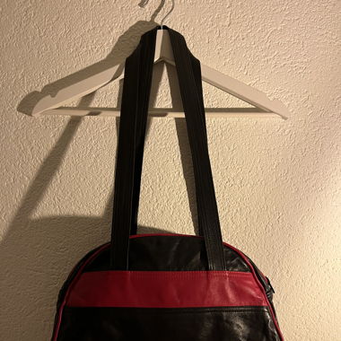 Rot Schwarze Lederhandtasche