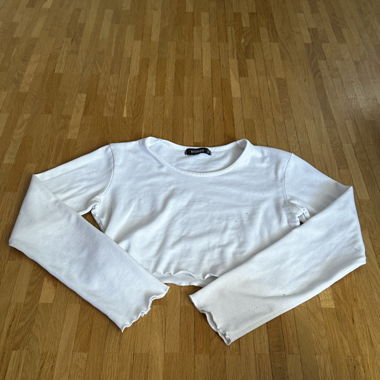 weisses crop top mit gerafftem Saum