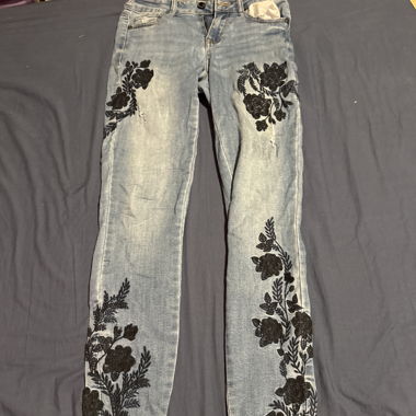 Jeans mit rosen muster
