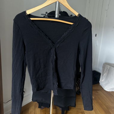 Schwarzer Langarm-Cardigan