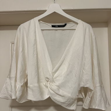 Kurze Bluse mit Fledermausärmel