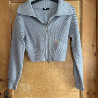 Cardigan corto grigio/blu con zip