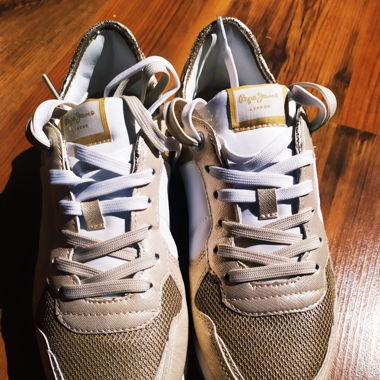 Chaussures dorées 