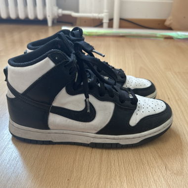 Nike Panda Dunks