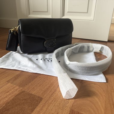 Sac bandoulière Coach noir, pillow TABBY 26