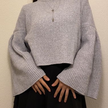 Pull bleu clair à manches larges
