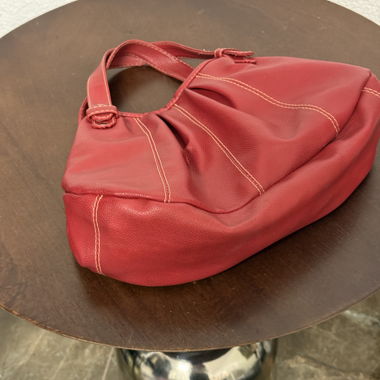 red vibtage bag