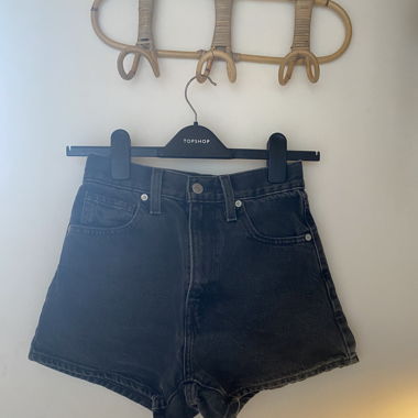 High waisted mom shorts Levi’s  24