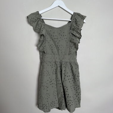 Abito grigio in stile eyelet