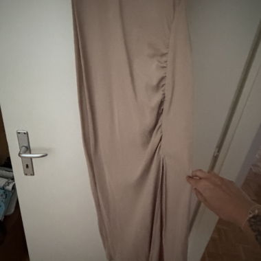 Robe midi beige ajustée