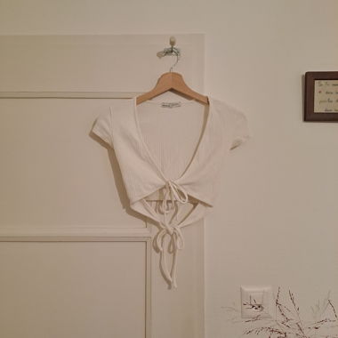Cropped off-white top from Pull&Bear