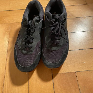 Nike Air Max 1 in triple black