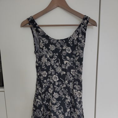 Geblümtes Kleid