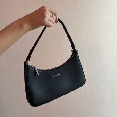 Kleine Calvin Klein Umhängetasche schwarz