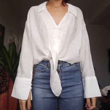 Cropped white shirt