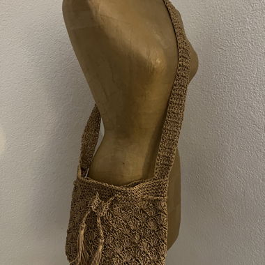 Strohkörbchen-Bag aus geflochtenem Raphia