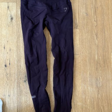 dunkel violette Gymshark Leggins