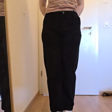 Schwarze Cordhose
