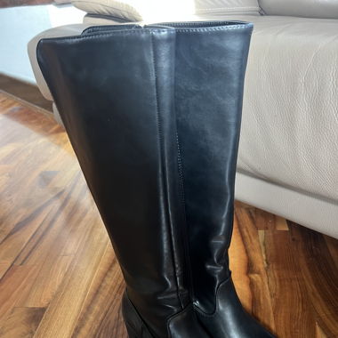 Black boots