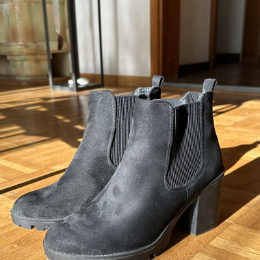 Black Boots