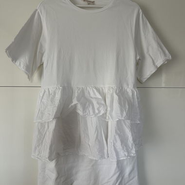 Weisses T-Shirt Kleid mit Rüschen