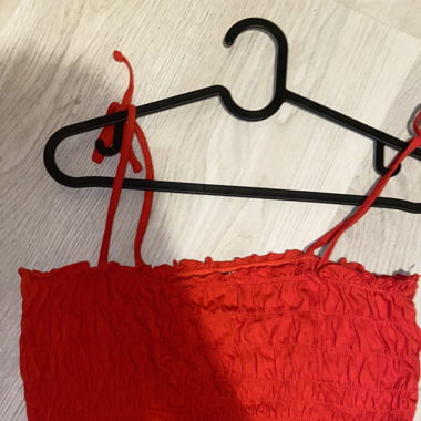 crop top rot mit verstellbaren träger