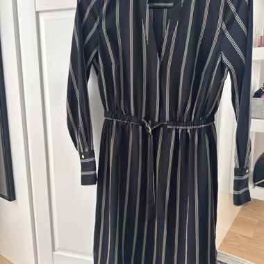 Robe-chemise noire à rayures