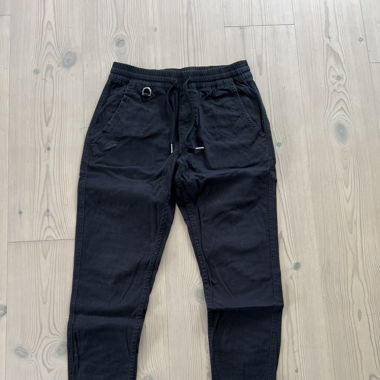 Schwarze Stoffhose