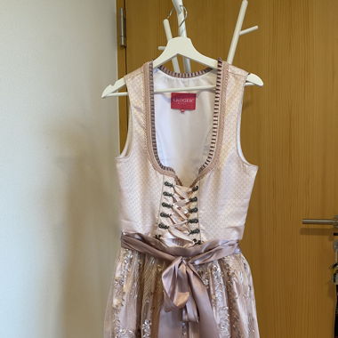 Neuwertiges Original Krüger Dirndl