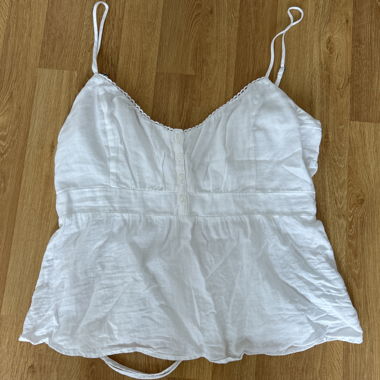 Top bianco a spalline spaghetti