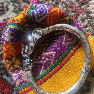 Armcuff in siver optic 