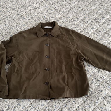 Veste légère marron à boutons